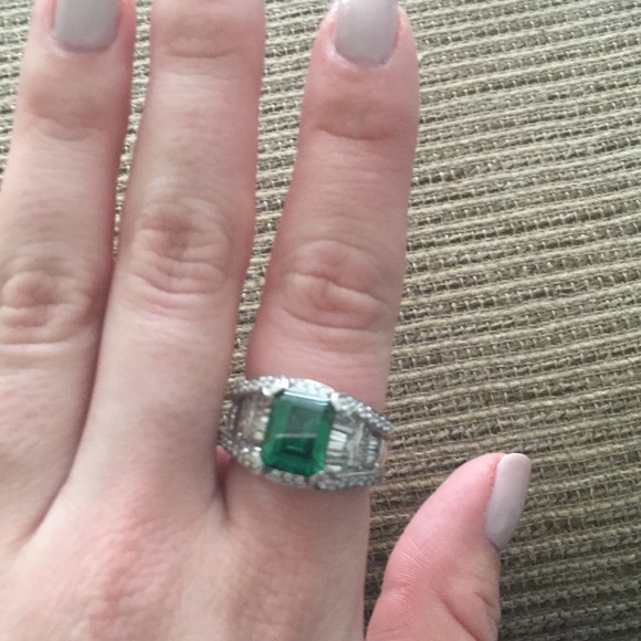 Simulated emerald stone sterling ring - Picture 5 of 7